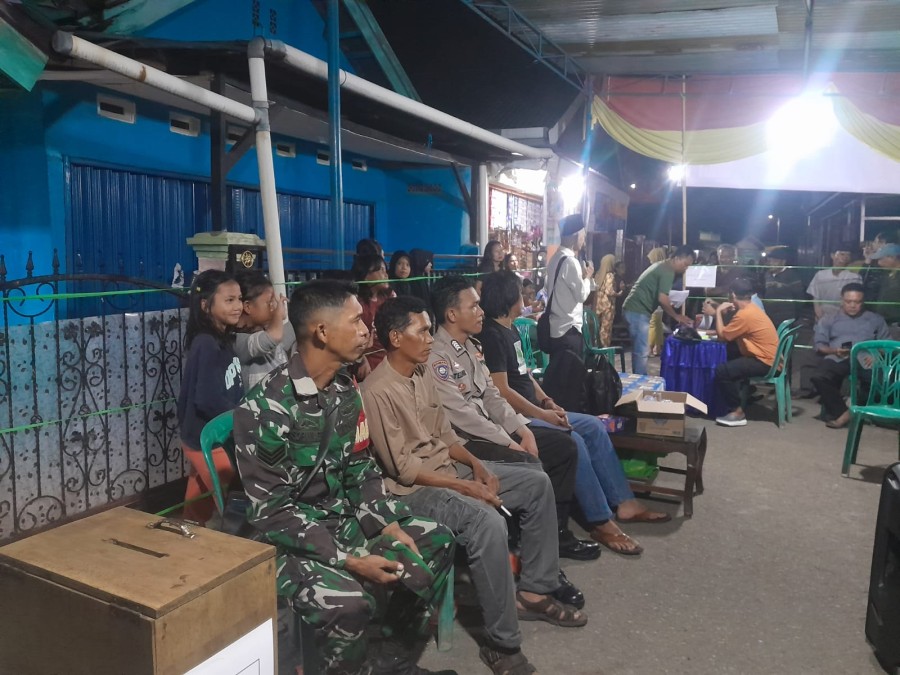 Babinsa Koramil 406-08/Lubuk Linggau Monitoring Pemilihan Ketua RT 02 Kelurahan Kenanga
