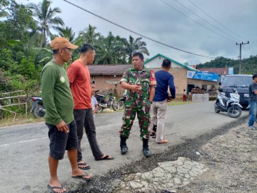 Babinsa Koramil 406-03/Rupit Laksanakan Komsos di Desa Sukaraja