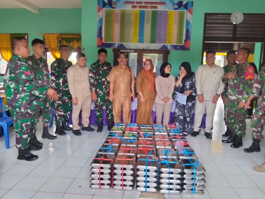 Babinsa Koramil 406-03/Rupit Laksanakan Program Presiden Prabowo Subianto, Pendampingan Makan Bergizi Gratis (MBG) di Sekolah Dasar