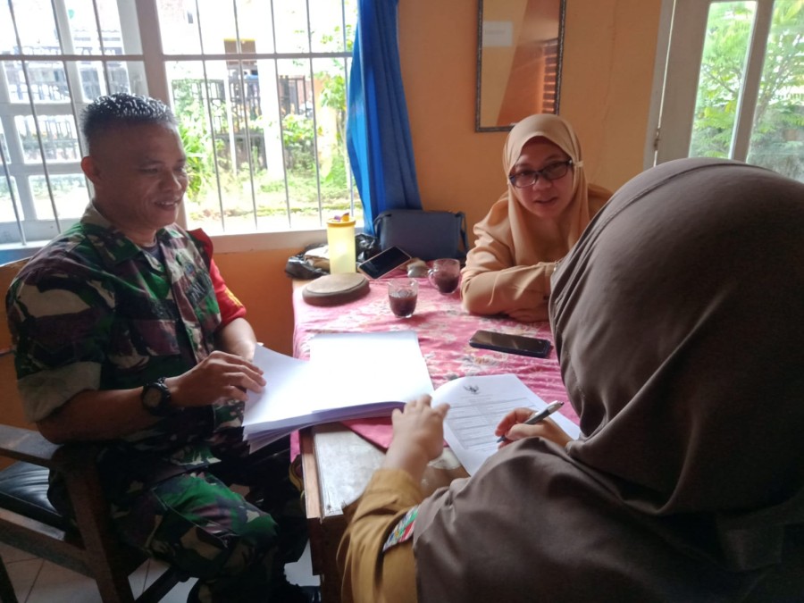 Babinsa Koramil 406-08/Lubuk Linggau Jalin Komsos Bersama Staf Kelurahan