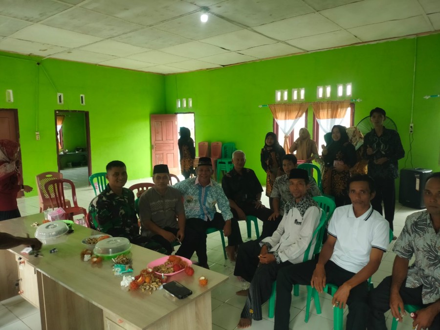 Babinsa Koramil 406-04/Muara Lakitan Sertu Dimas Prayoga Laksanakan Komsos Bersama Warga Desa Pian Raya