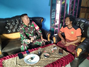Babinsa Koramil 406-02/Rawas Ilir Laksanakan Komsos di Desa Aringin
