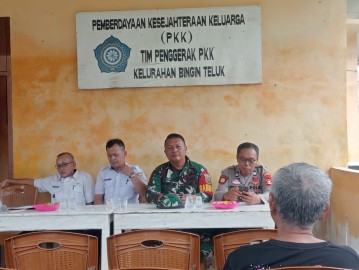 Babinsa Koramil 406-02/Rawas Ilir Hadiri Lelang Lebak Lebung di Kelurahan Bingin Teluk