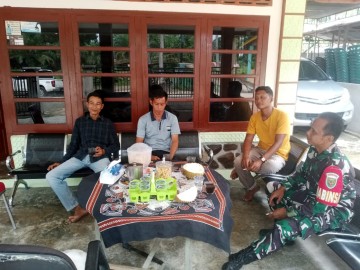Babinsa Koramil 406-09/Terawas Laksanakan Komsos Dengan Warga Desa Binaan