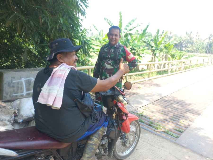 Babinsa Koramil 406-08/Lubuklinggau Koptu Wahyu Laksanakan Komsos dengan Pembuat dan Penjual Pupuk Kandang