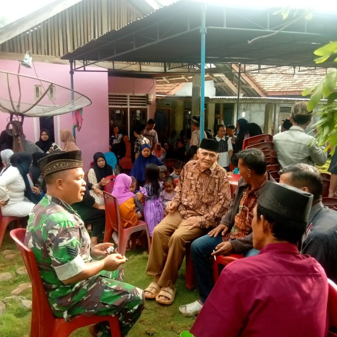 Babinsa Koramil 406-07/Jayaloka Tunjukkan Kepedulian, Melayat ke Kediaman Warga