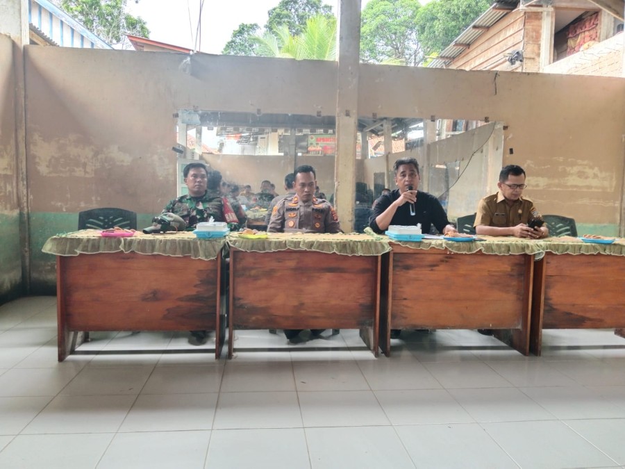 Babinsa Koramil 406-02/Rawas Ilir Hadiri Lelang Lebak Lebung di Desa Bering Makmur Satu