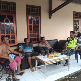 Babinsa Peltu Alamsyah Komunikasi Sosial dengan Babinkamtibmas dan Warga Binaannya