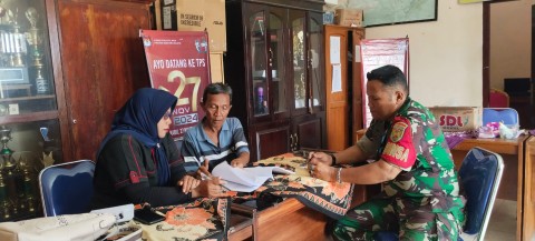 Babinsa Koramil 406-08/Lubuk Linggau Laksanakan Komsos dengan Staf Kelurahan, Bahas Keamanan dan Kenyamanan Warga