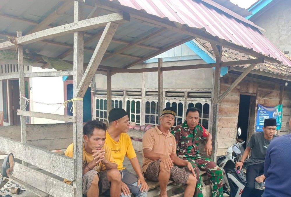 Koptu Arian Babinsa Koramil 406-03/Rupit Laksanakan Komsos di Desa Sungai Jernih