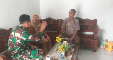 Babinsa Serma Asep Juliansyah Laksanakan Komsos Bersama Warga Binaannya