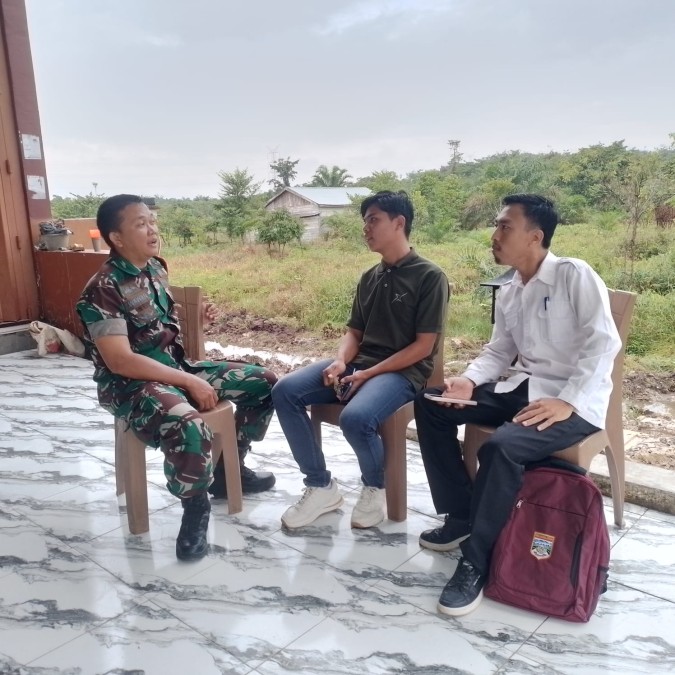 Babinsa Koramil 406-03/Rupit Serda Wawan Syah Laksanakan Komsos dengan Warga Desa Batu Gajah Lama
