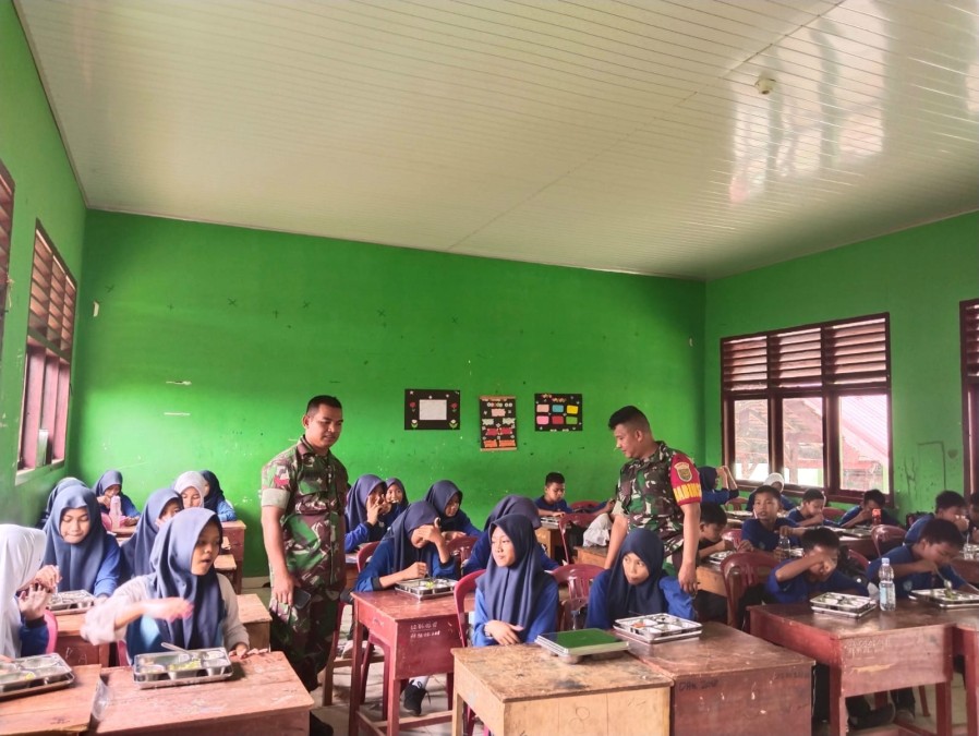 Kegiatan MBG ( Makan Bergizi Gratis ) Hari ke 24 dengan sistem Katering di Wilayah Koramil 406-10/Lubuk Linggau Timur Kodim 0406/Lubuk Linggau