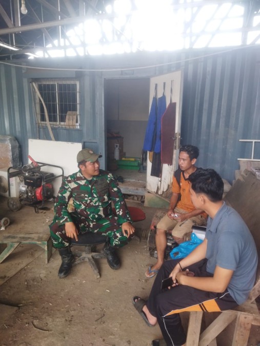 Babinsa Koramil 406-02/Rawas Ilir Laksanakan Komsos di PT. BSL