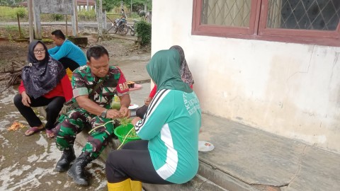 Serma ismail jalin komsos dengan ibuk”PKK di wilayah binaan.