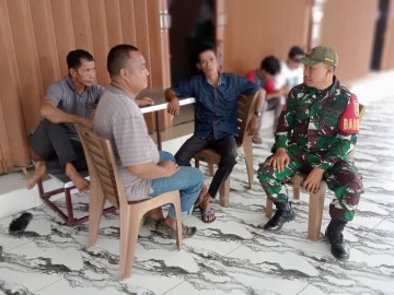 Koptu Arian Babinsa Koramil 406-03/Rupit Laksanakan Komsos di Desa Sungai Jernih