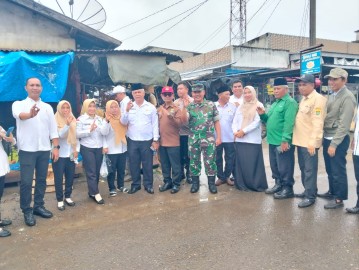 Danramil 406-04/Muara Lakitan Bersama Pemerintah Setempat Lakukan Pengecekan Harga Sembako di Kecamatan Tugumulyo dan Megang Sakti