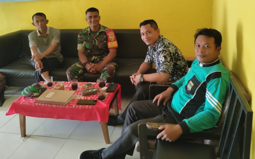 Babinsa Koramil 406-04/Muara Lakitan Laksanakan Komsos Bersama Perangkat Desa Pian