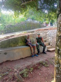 Koptu Suripto Babinsa Koramil 406-07/Jayaloka Jalin Komsos dengan Tokoh Masyarakat Desa Donorejo