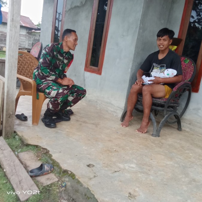 Babinsa Koramil 406-07/Jayaloka Laksanakan Komsos dengan Warga Desa Kertosono