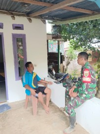 Babinsa Koramil 406-07/Jayaloka Sambangi Rumah Tokoh Pemuda Desa Purwodadi