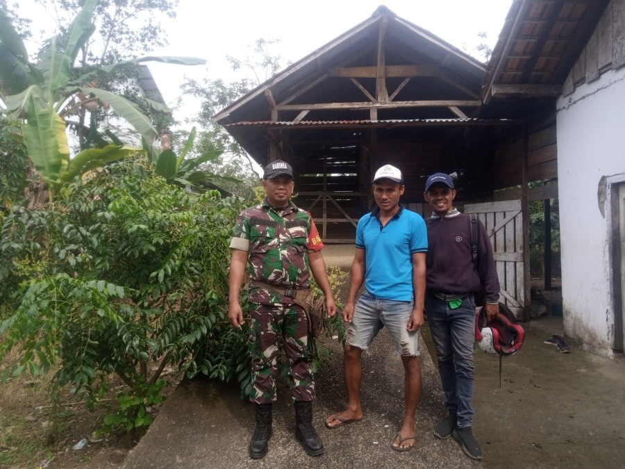 Babinsa Koramil 406-07/Jayaloka Laksanakan Komsos dengan Warga Desa Ciptodadi 2 Kecamatan Sukakarya