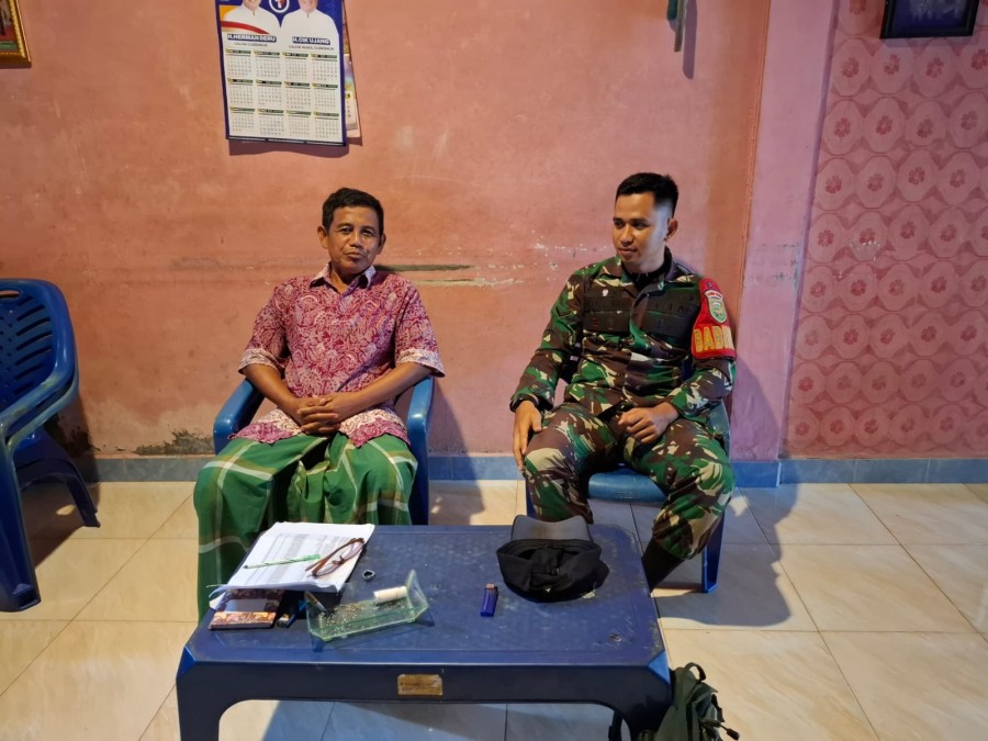 Babinsa Koramil 406-01/Rawas Ulu Laksanakan Komsos dan Silaturahmi dengan Ketua Gapoktan di Desa Pulau Kidak