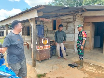 BABINSA KORAMIL 406-04/MUARA LAKITAN LAKSANAKAN KOMSOS DENGAN MASYARAKAT DESA SP 5 TRI ANGGUN JAYA