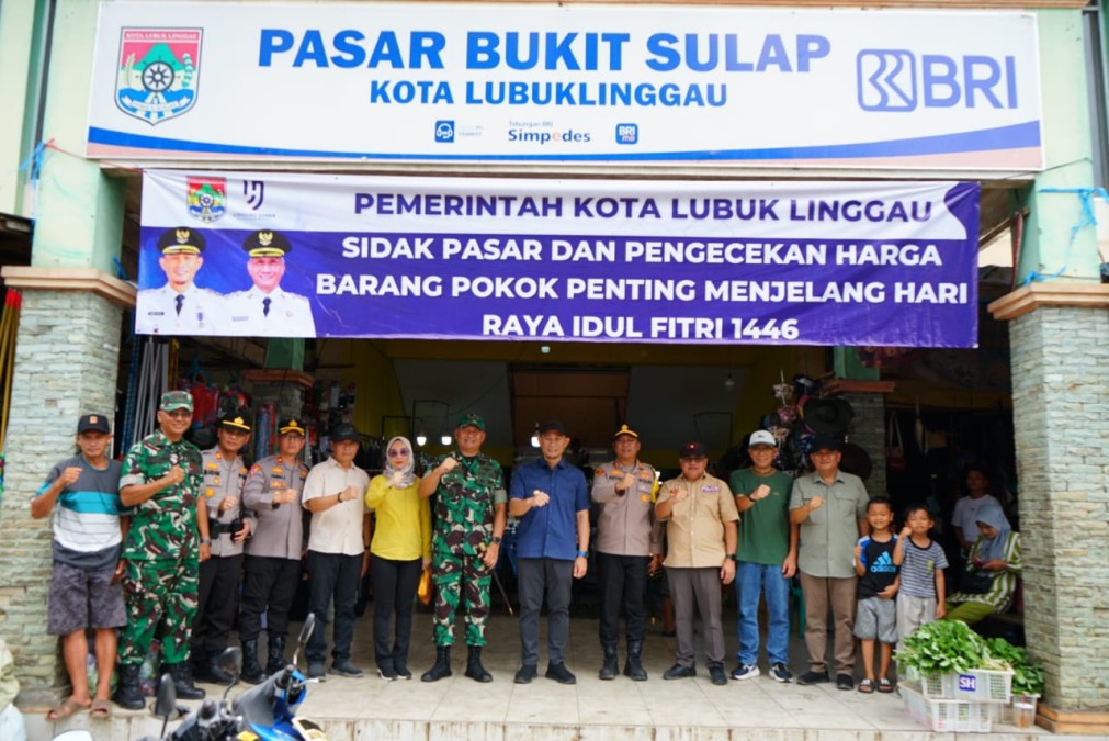 SINERGI TNI-POLRI DAN PEMERINTAH KOTA LUBUKLINGGAU: TINJAU HARGA SEMBAKO DAN POS PENGAMANAN LEBARAN 2025