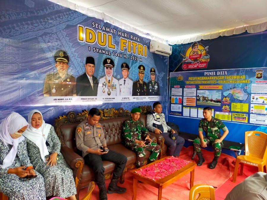 Babinsa 0406-06/Tugumulyo Laksanakan PAM Pos Lebaran di Pasar B Srikaton