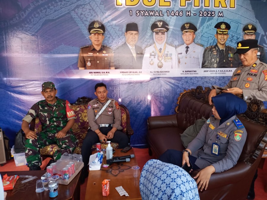 Pengamanan Pos Lebaran oleh Babinsa 0406-06/Tugumulyo