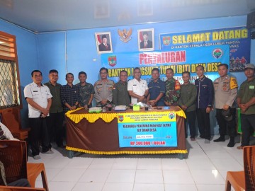 Babinsa Koramil 406-04/Muara Lakitan Hadiri dan Kawal Penyaluran BLT di Desa Lubuk Pandan