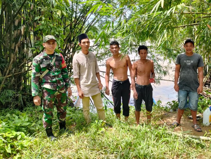 Babinsa Koramil 406-01/Rawas Ulu Laksanakan Komsos Keamanan Lingkungan di Desa Jangkat