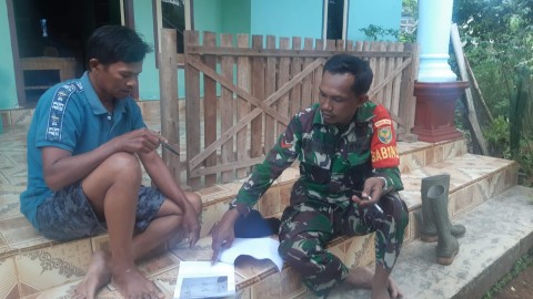 Babinsa Koptu Siswanto Laksanakan Komsos di RT 06 Kelurahan Air Temam