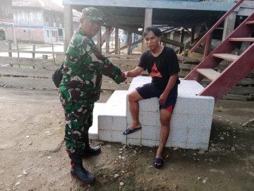 BABINSA KORAMIL 406-02/RAWAS ILIR LAKSANAKAN KOMSOS DENGAN WARGA BINAAN DI KELURAHAN BINGIN TELUK