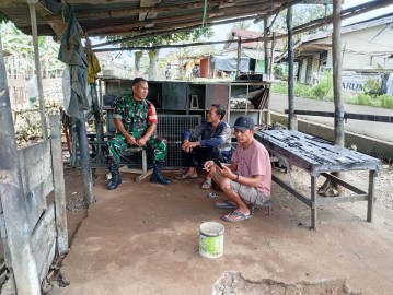 BABINSA KORAMIL 406-01/RAWAS ULU GELAR KOMSOS TENTANG KEAMANAN DAN KEBERSIHAN LINGKUNGAN DI KELURAHAN SURULANGUN