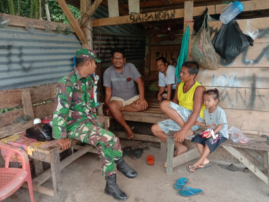 Babinsa Koramil 406-04/Muara Lakitan Jalin Silaturahmi dengan Warga Desa Marga Puspita