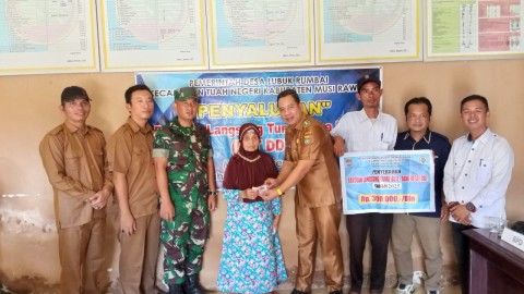 Danpos Koramil 406-05/Muara Kelingi Hadiri Penyaluran BLT Dana Desa dan Titik Nol Pembangunan di Desa Lubuk Rumbai