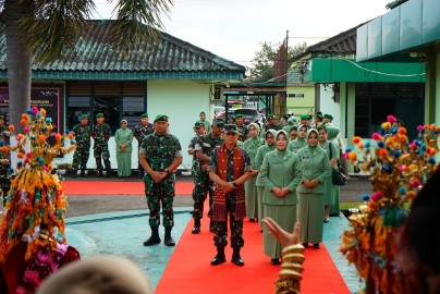 KELUARGA BESAR KODIM 0406/LUBUK LINGGAU SAMBUT KUNJUNGAN KERJA PANGDAM II SRIWIJAYA