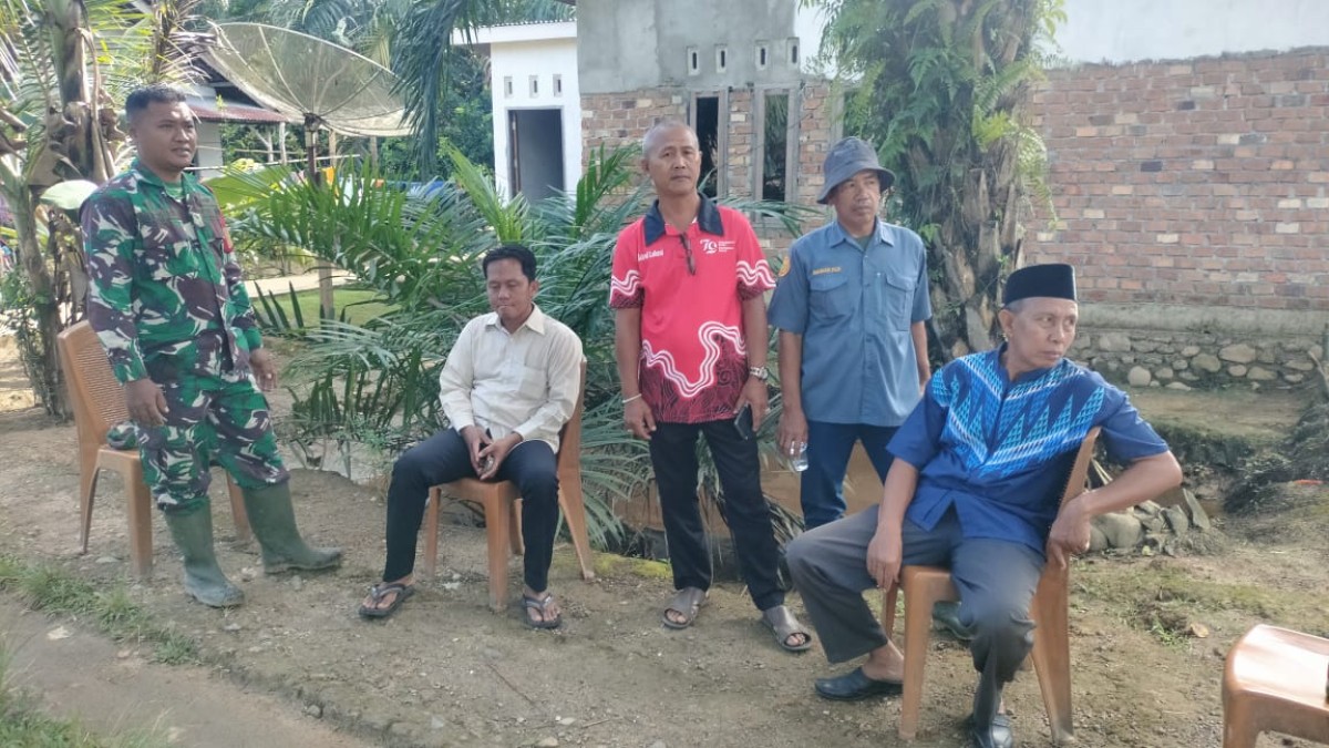 BABINSA KORAMIL 406-03/RUPIT LAKSANAKAN KOMSOS DI DESA BUKIT LANGKAP