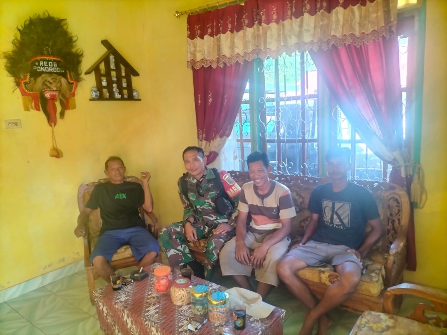 Babinsa Koramil 406-08/Lubuk Linggau Ajak Warga Jaga Kebersihan dan Kesehatan Lingkungan