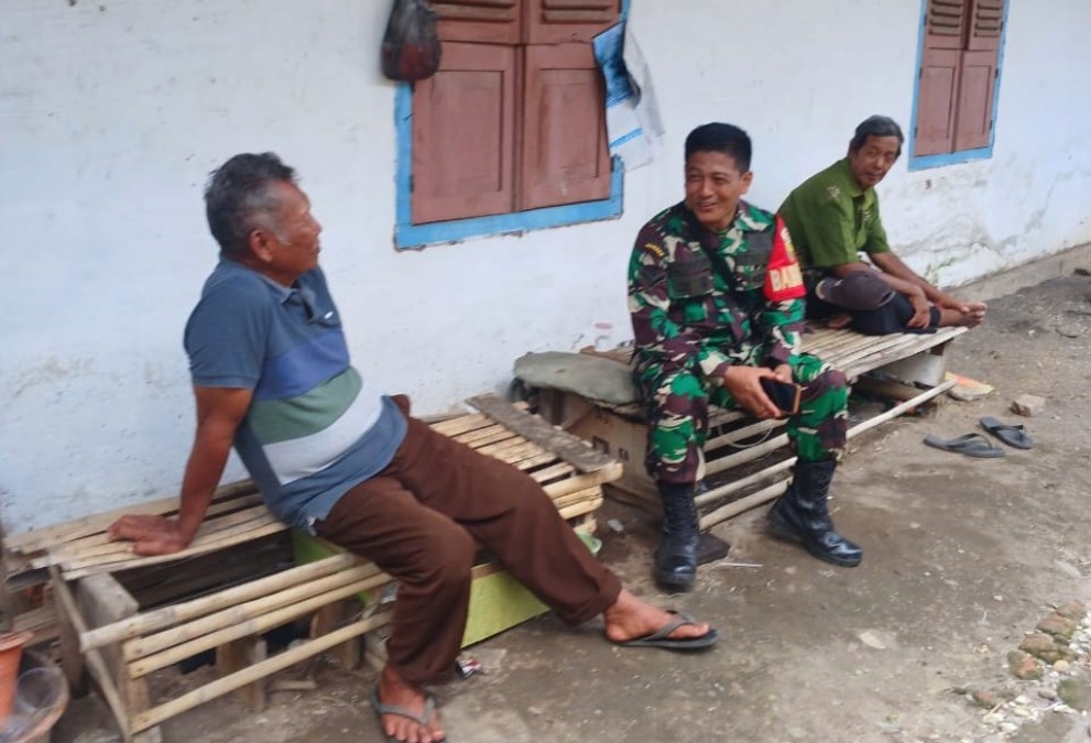 Serda Sutarmono Laksanakan Komsos Bersama Tokoh Masyarakat Demi Tingkatkan Kemanunggalan TNI-Rakyat