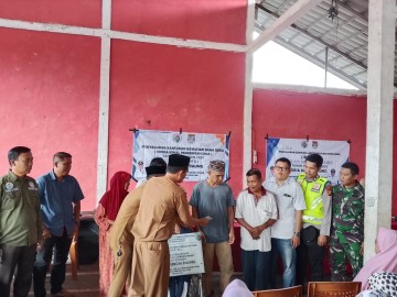 Babinsa Koramil 406-01/Rawas Ulu Hadiri Penyaluran BLT di Desa Sungai Baung