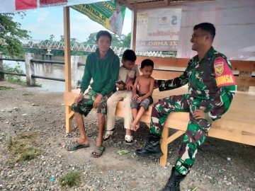 Babinsa Koramil 406-04/Muara Lakitan Laksanakan Komsos dan Himbauan di Desa Muara Lakitan