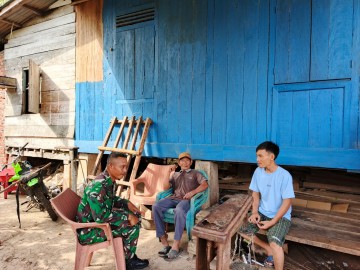 Babinsa Koramil 406-05/Muara Kelingi Laksanakan Monitoring Wilayah dan Komunikasi Sosial Bersama Warga Binaan