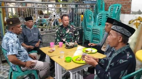 BABINSA KORAMIL 406-10/LUBUK LINGGAU TIMUR LAKSANAKAN KOMUNIKASI SOSIAL DENGAN WARGA