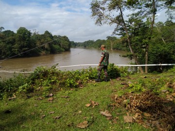 Babinsa Koramil 406-05/Muara Kelingi Sertu Mimin Lakukan Monitoring Debit Air Sungai Musi dan Kelingi.
