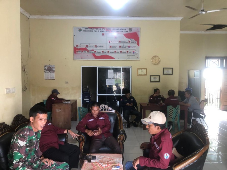 BABINSA KORAMIL 406-03/RUPIT LAKSANAKAN KOMSOS DI DESA LAWANG AGUNG