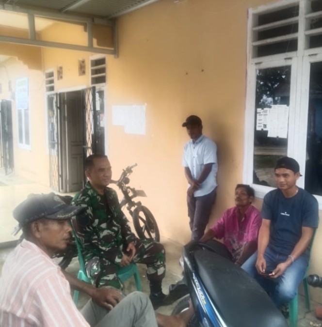 Babinsa Koramil 406-05/Muara Kelingi Gencarkan Komsos di Desa Lubuk Rumbai