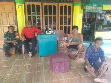 Babinsa Koramil 406-01/Rawas Ulu Laksanakan Komsos di Desa Teladas